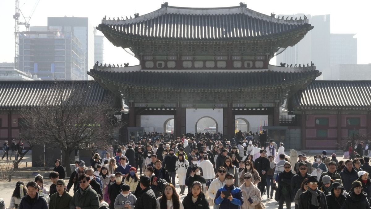 Global Population Decline and Aging: China, Japan, and South Korea Face Growing Challenges