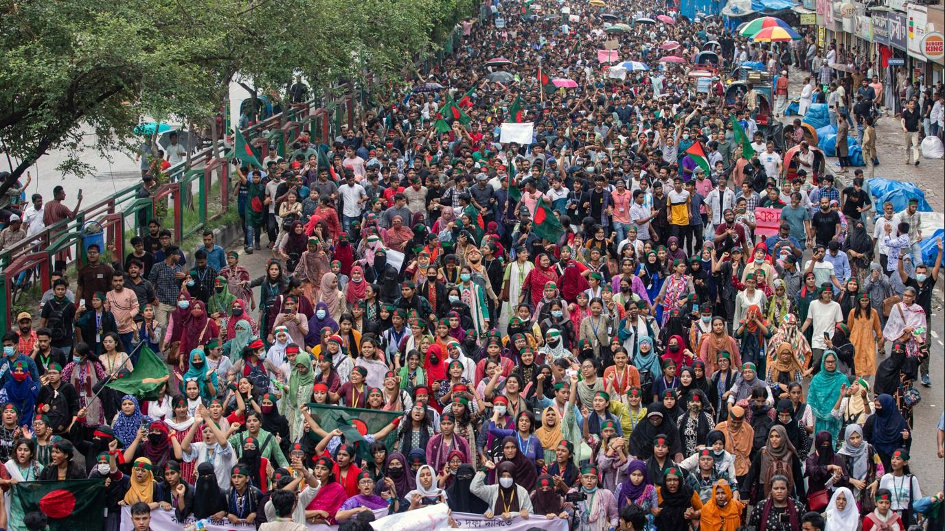 Bangladesh Protesters Celebrate as Longtime Prime Minister Steps Down and Flees Abroad