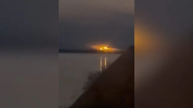 Canadian Couple Spots ‘Glowing UFOs With Yellow Lights’ in the Sky