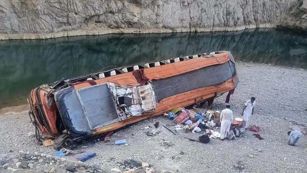 Over 25 Killed in Bus Crash in Central Iran Carrying Shiite Pilgrims from Pakistan to Iraq