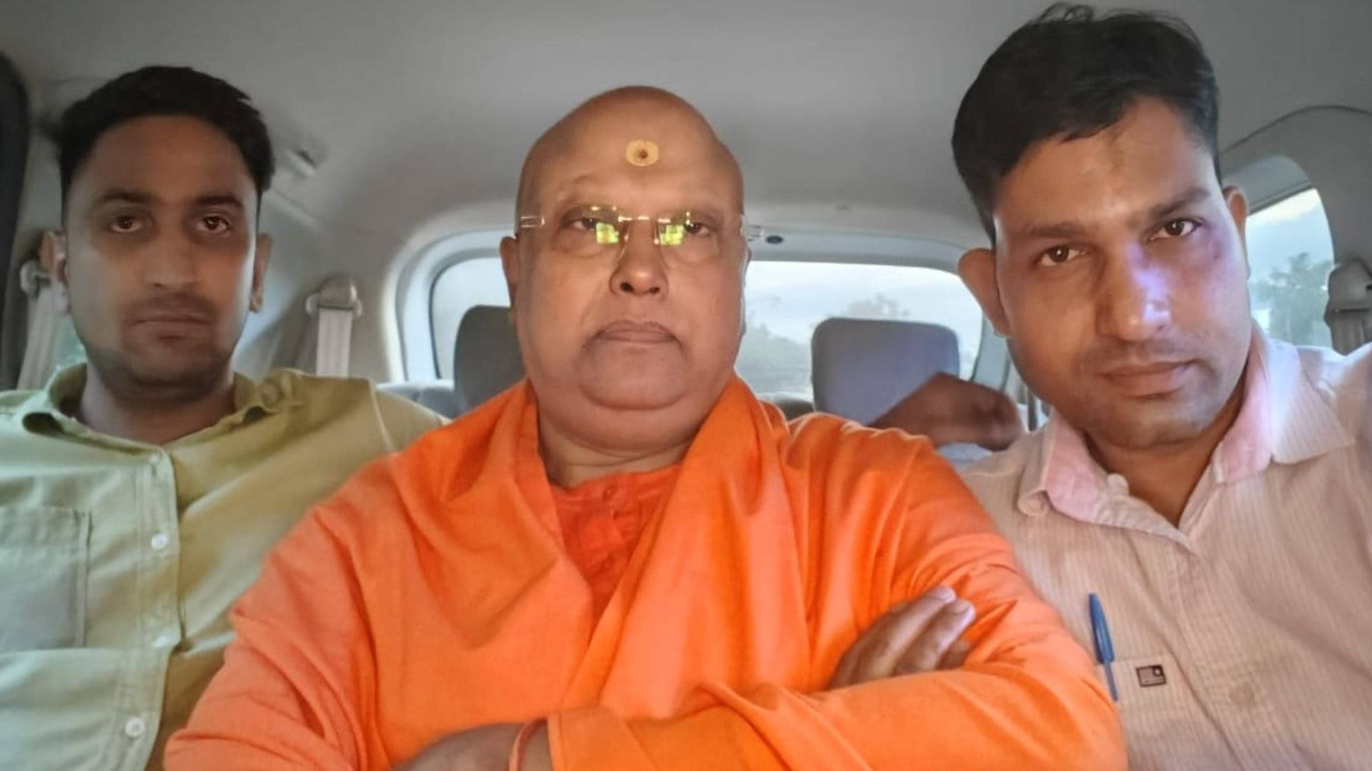 चैतानानंदला आग्रा येथून अटक करण्यात आली होती, आश्रमातील मुलींच्या विद्यार्थ्यांसह ‘गलिच्छ काम’ करायचे