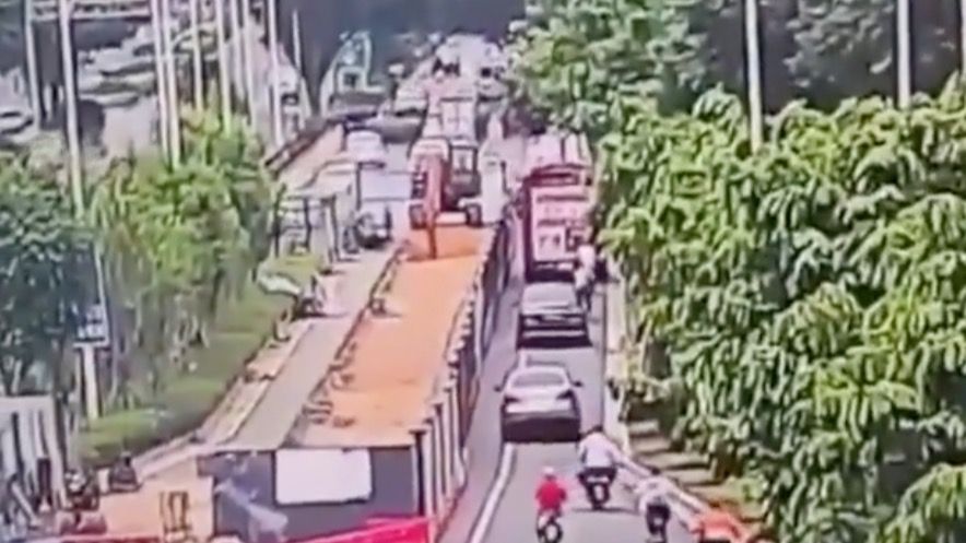 ‘Poo Volcano’ Burst On China Highway, Leads To ‘Human Waste’ Rain On Pedestrians, Vehicles | Video