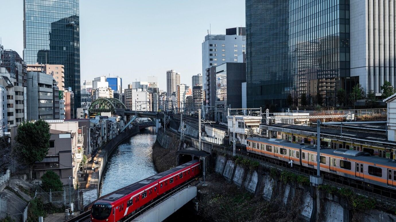 Communications Network Failure Disrupts Rail Travel Across Britain