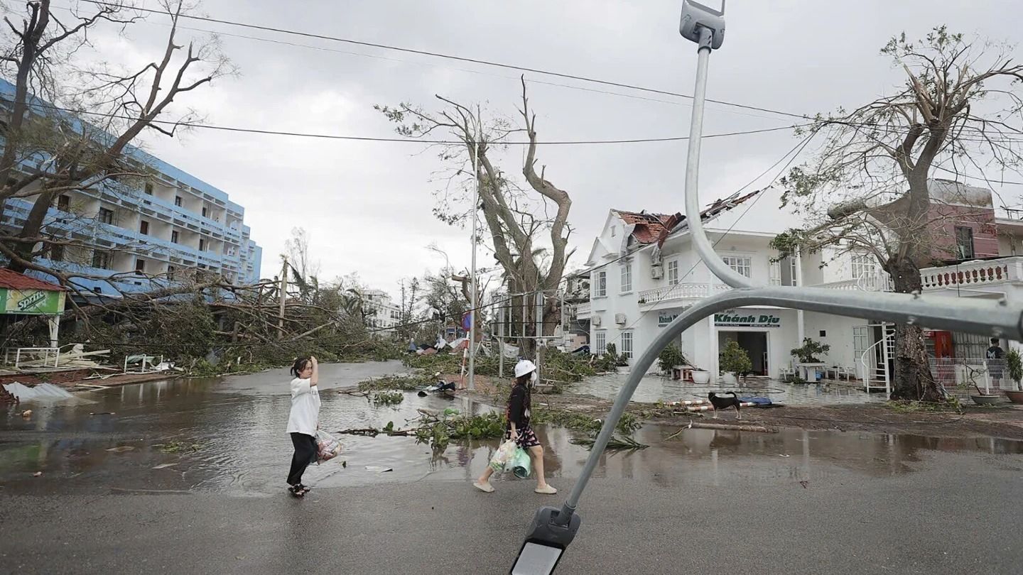 Flash Flood Sweeps Away Hamlet as Vietnam Storm Death Toll Rises to 141, Dozens Injured