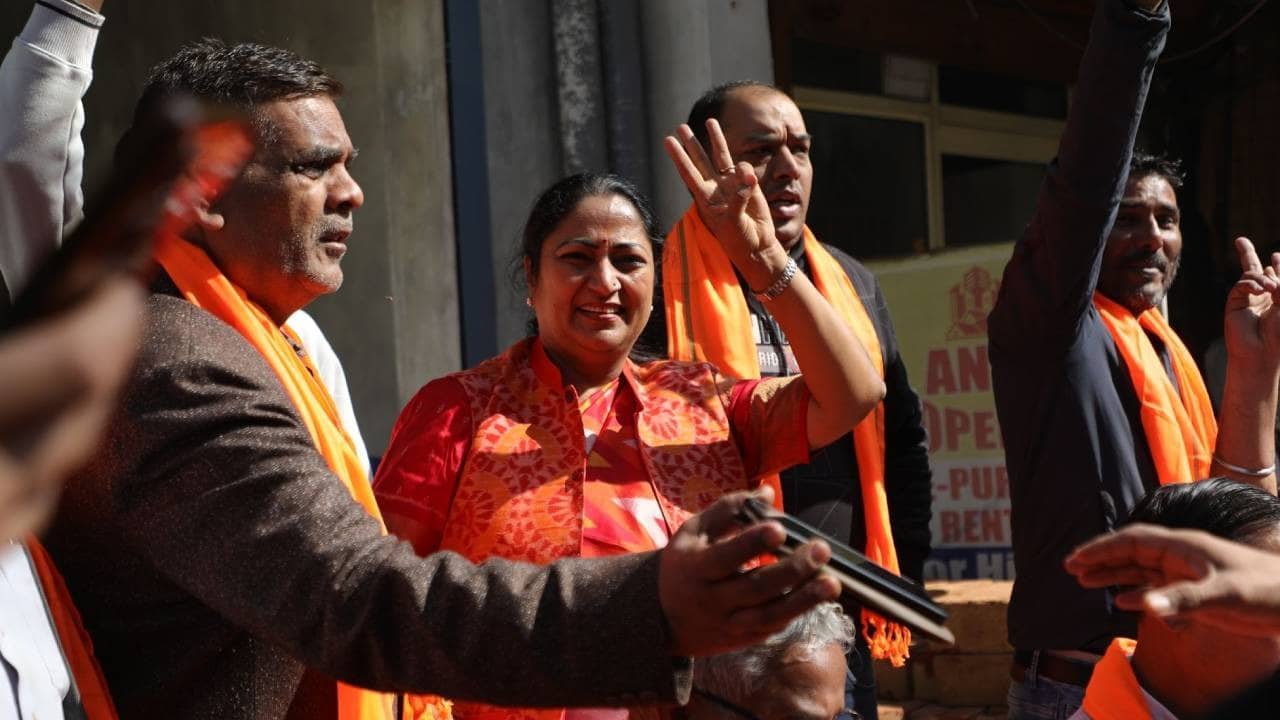 दिल्लीत महिलांची बॅट! २00०० रुपये नंतर, रेखा गुप्ताचे सरकार अशी भेट देणार आहे, होळी हाऊस ते घरासाठी साजरा केला जाईल