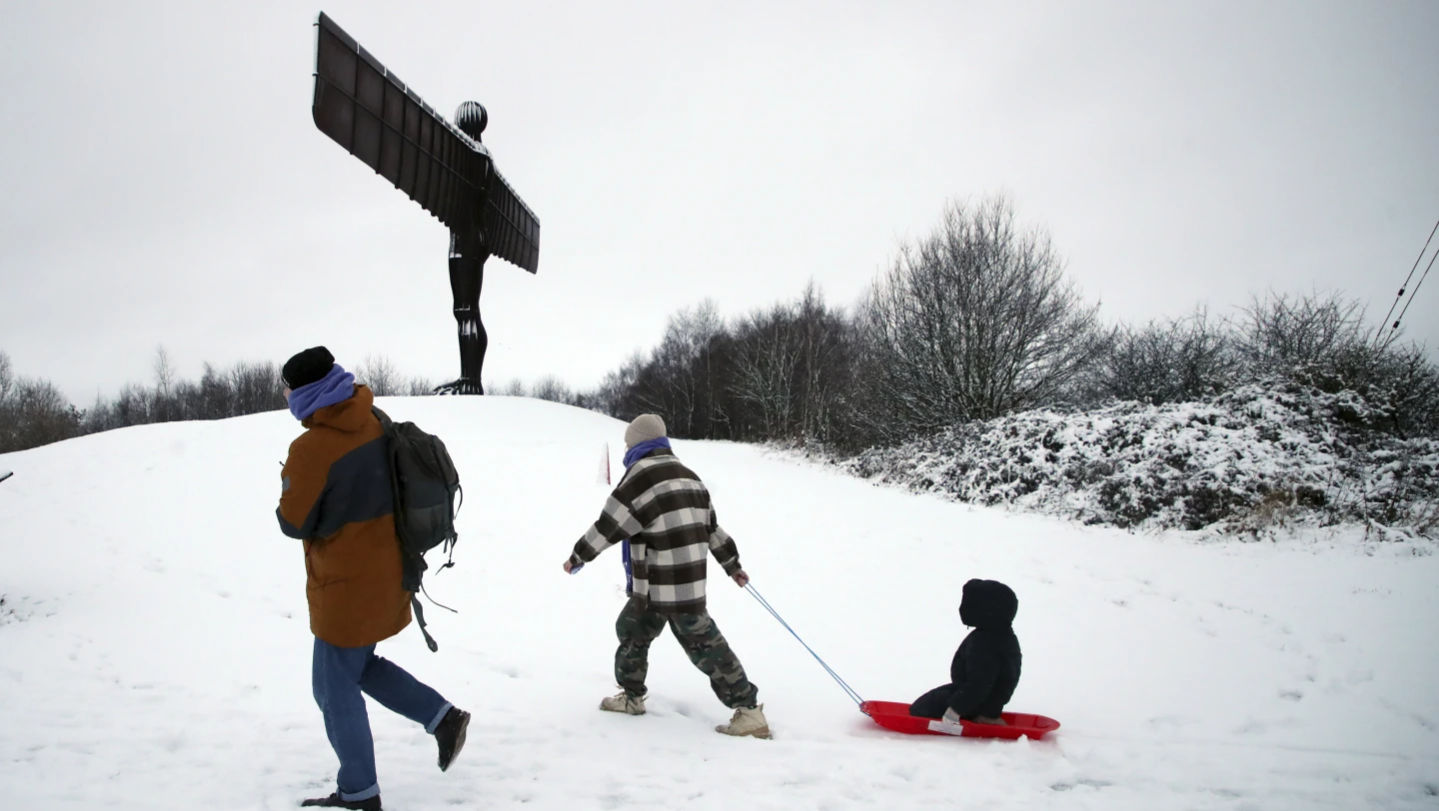 Heavy Snow Disrupts UK: Flights Delayed, Roads Blocked, Power Outages