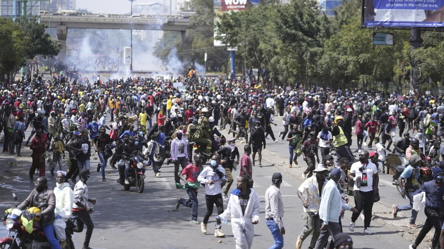 Police Hurl Tear Gas at Protesters in Kenya as Cabinet Ministers are Sworn In