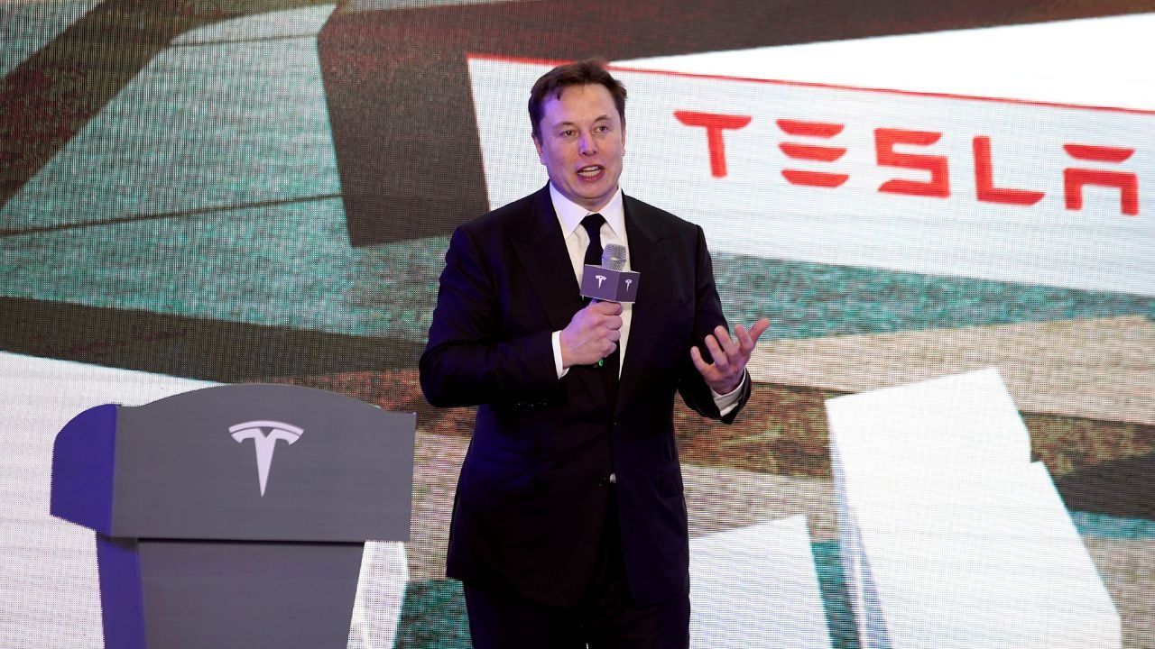 US to Probe Tesla’s ‘Full Self-Driving’ System After Pedestrian Killed in Low Visibility Conditions