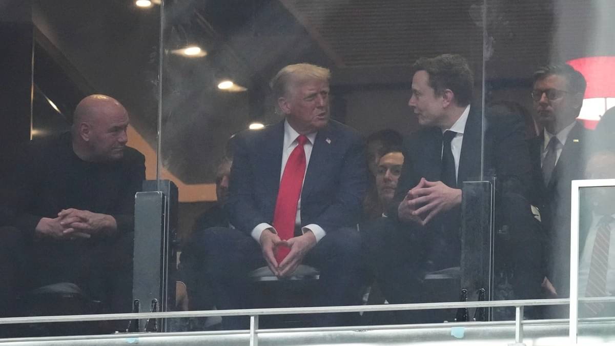 Trump-Musk Meeting: कई महीनों के झगड़े के बाद डोनाल्ड ट्रंप और एलन मस्क एक मंच पर आए नजर, व्हाइट हाउस ने शेयर की फोटो