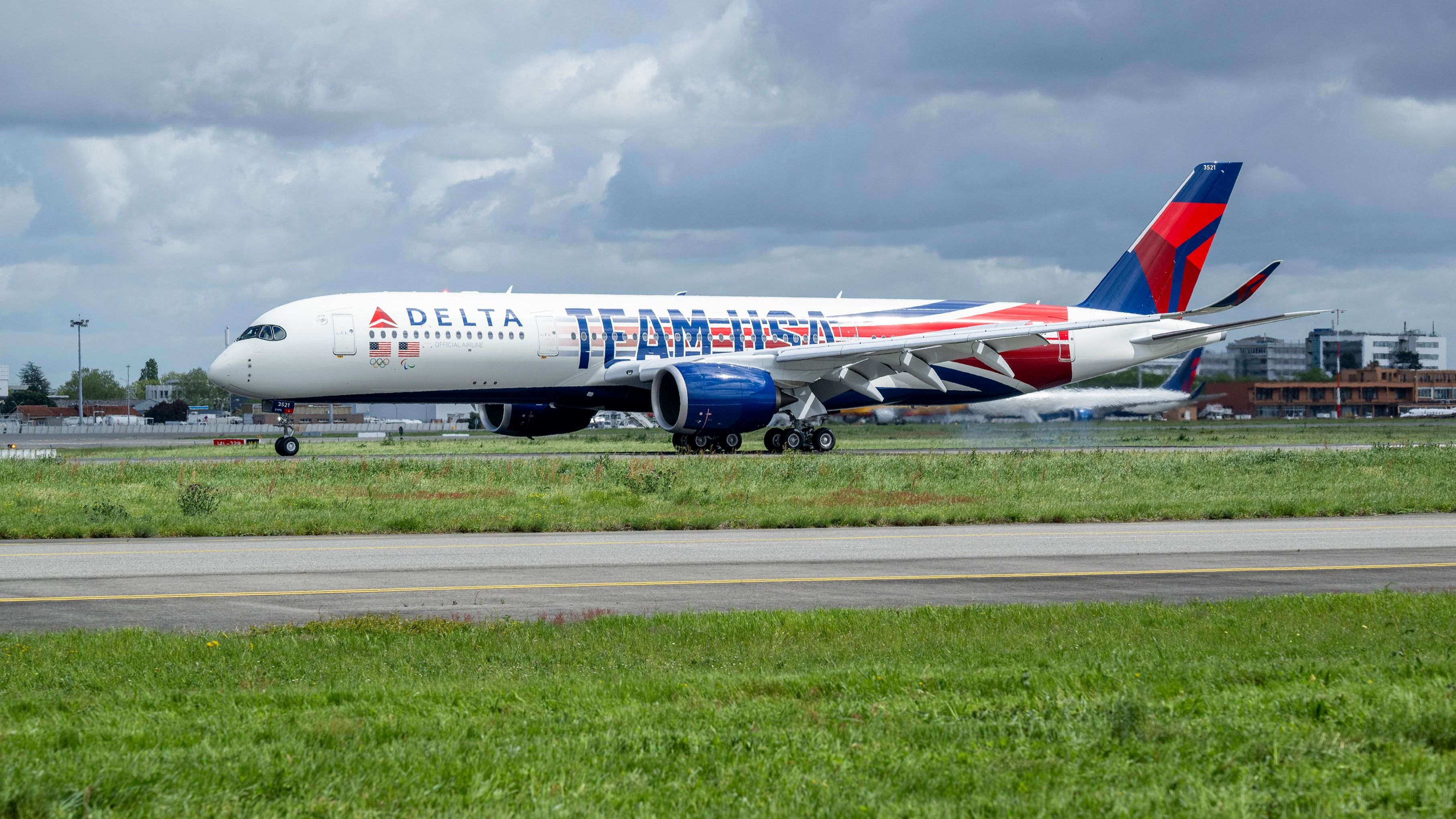 Delta Flight Makes Emergency Landing After Spoiled Meal Served Onboard