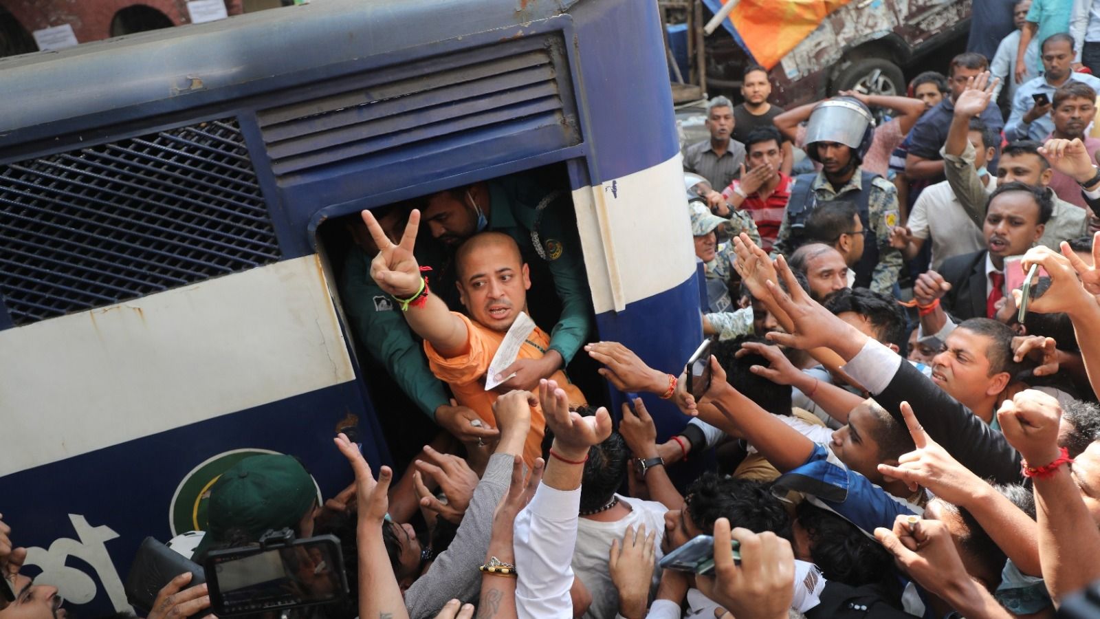 Video Shows Moment ISKCON’s Chinmoy Prabhu Is Brazenly Detained In Dhaka