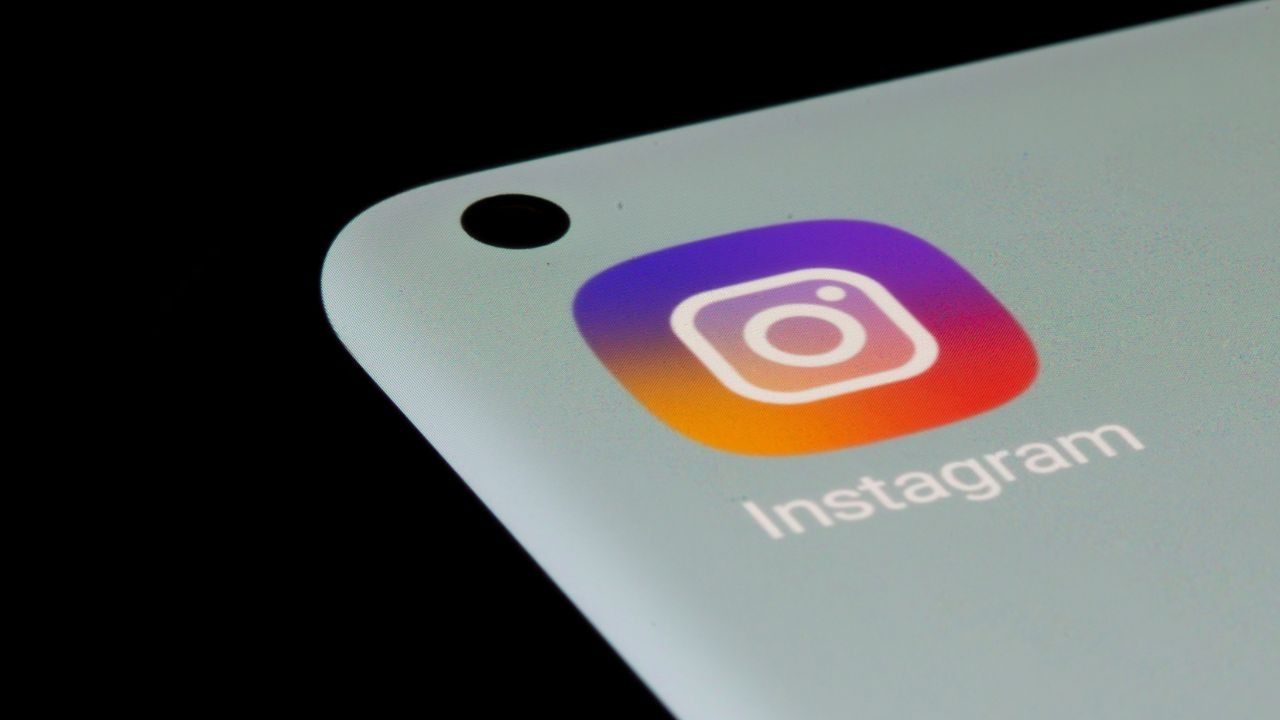 BREAKING: Instagram Down? Users Report Issues with Direct Messaging