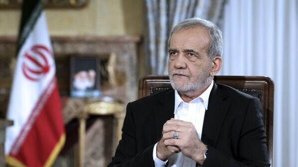 Iran’s Pezeshkian Seeks to Cement Ties in Iraq on his 1st Trip Abroad as President