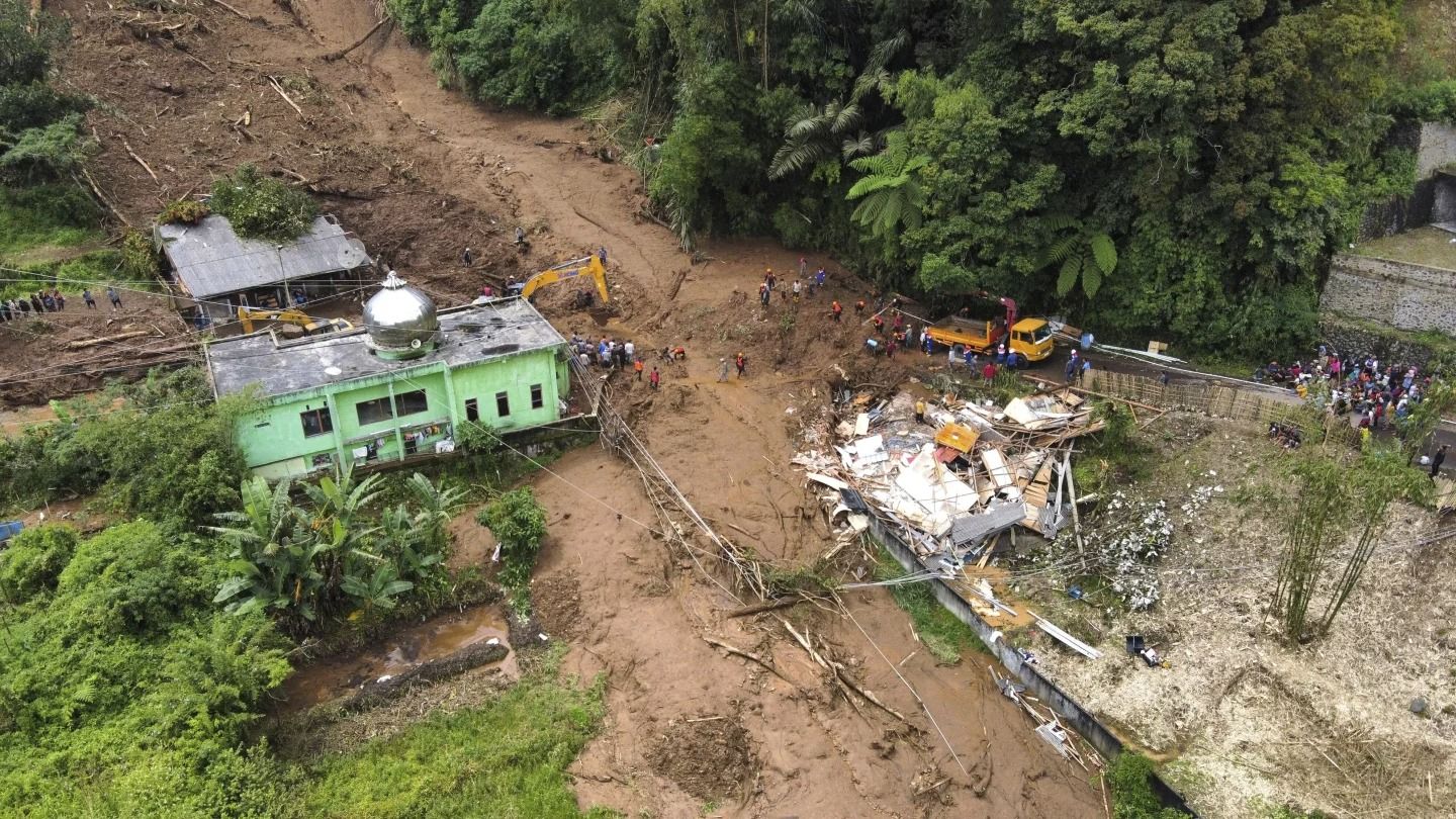 Landslides, Flash Floods Hit Indonesia’s Java Island, Leaving 10 Dead, 2 Missing