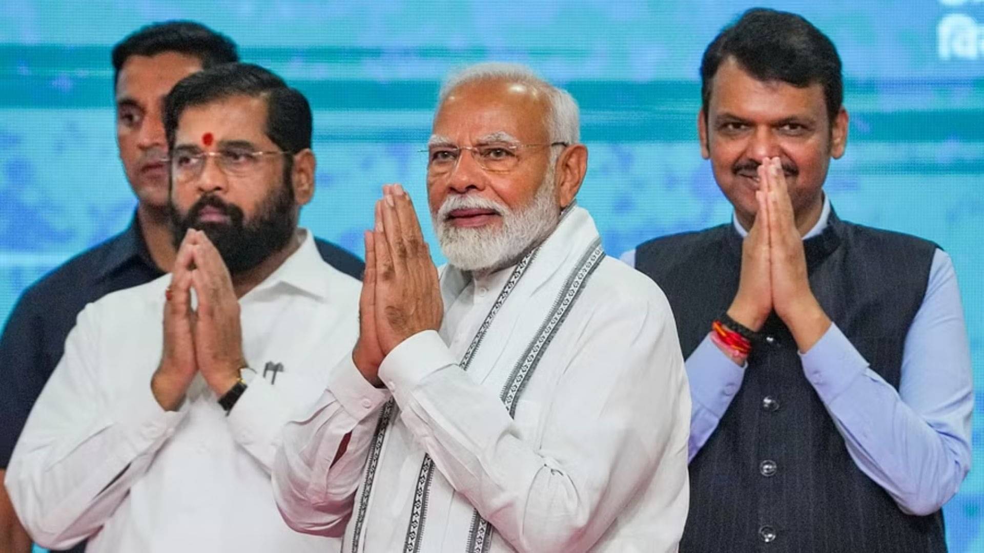 maharashtra-oath-ceremony-1733223284288-16_9.webp?tr=f-jpeg