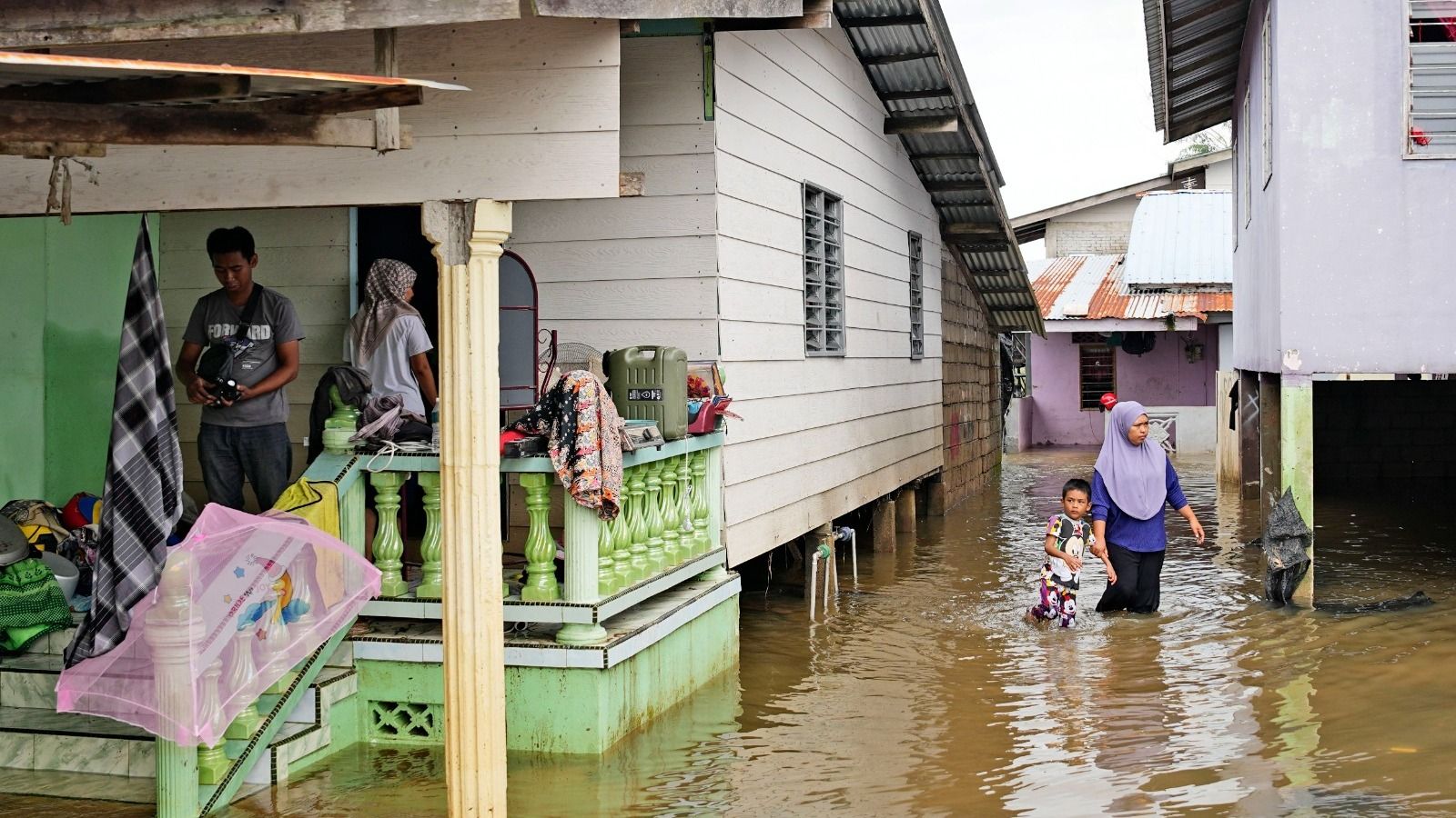 Floods Wreak Havoc in Malaysia, Southern Thailand With Over 30 Killed, Tens Of Thousands Displaced