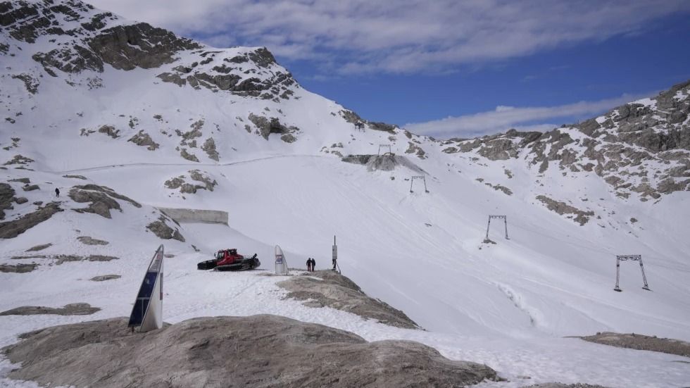 Man Dies After Being Struck By Lightning On Germany’s Highest Peak