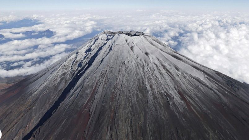 Late Snow On Japan’s Mount Fuji Breaks 130 Years Record, Stunning Visuals Emerge