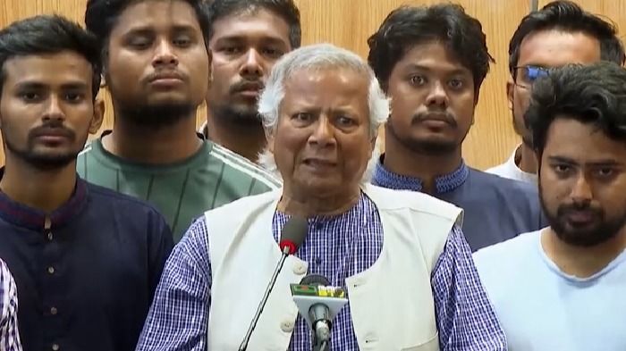 Yunus Meets Hindus in Bangladesh, Calls for Unity Amid Ongoing Crisis