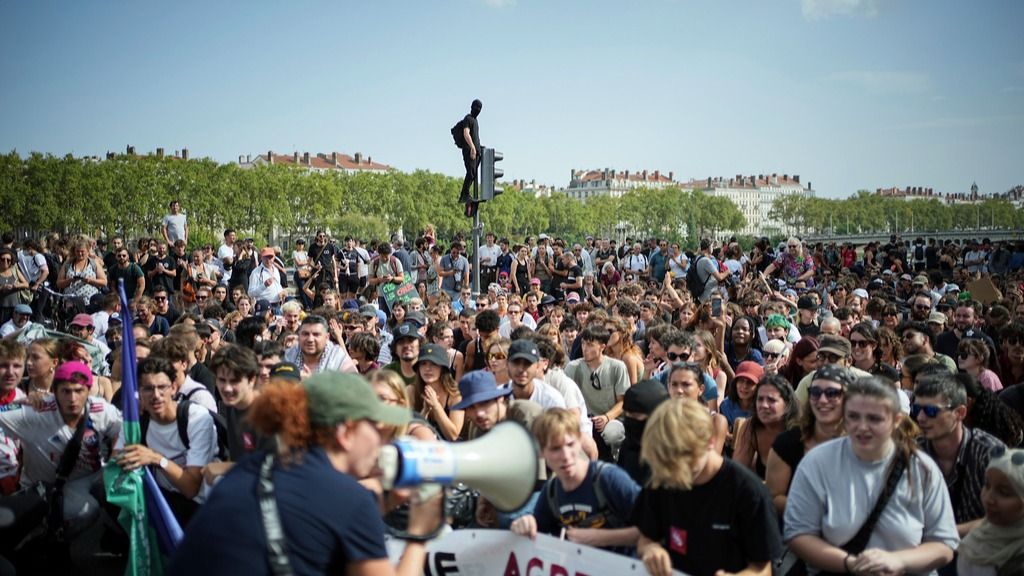 Nationwide Demonstrations Ignite in France Over Prez Macron’s Appointment of New PM Barnier