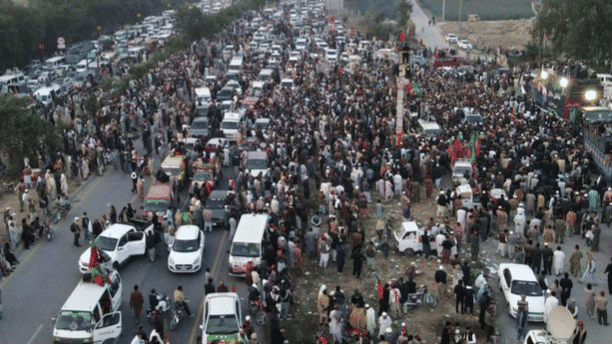 Islamabad Lockdown LIVE: Protesters Breach Heavy Bandobast, Situation Tense