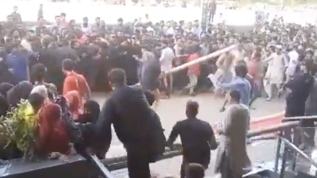 Pakistan Mall Looted On Day Of Opening By Locals In Karachi, Videos Are Shocking