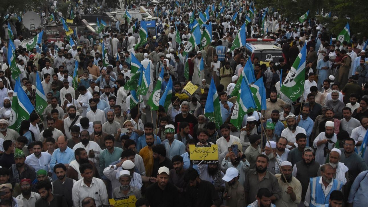 Pakistani Party Protests Over Electricity Cost and Taxes on Salaried Class for 2nd Consecutive Day