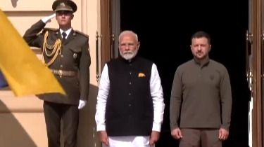 Ukrainian President Volodymyr Zelenskyy Welcomes PM Modi at Mariinsky Palace