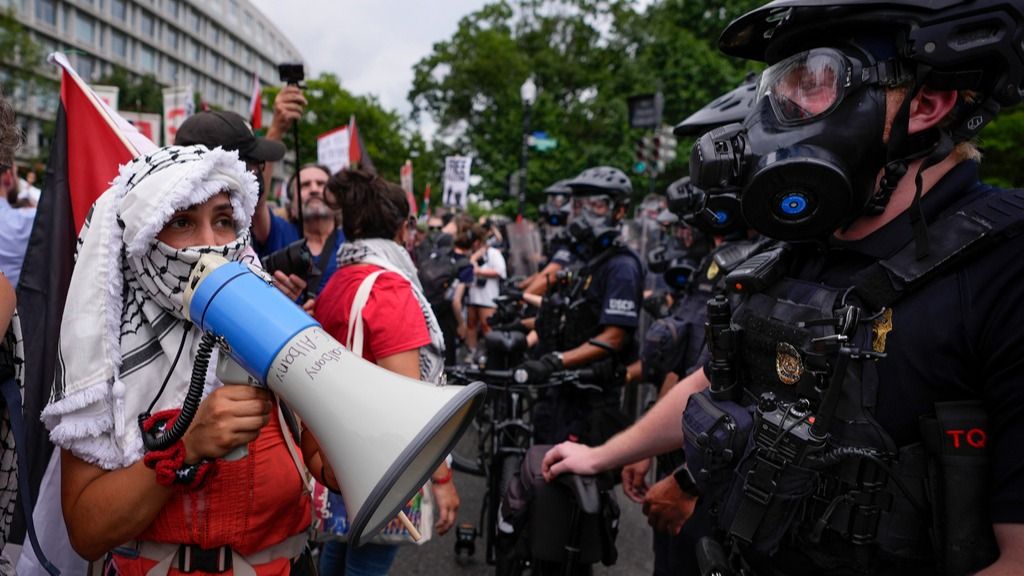 Police Deploy Pepper Spray As Crowd Protesting Israel’s War in Gaza Marches Toward US Capitol