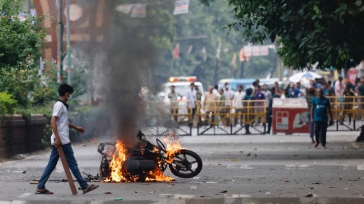 Complete Shutdown In Dhaka As Student Protesters Clash With Police Over Quota Demand | 10 Points