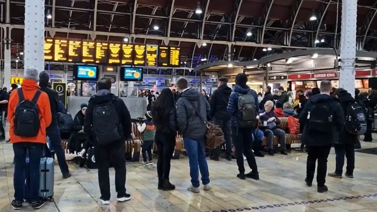 Hackers Target 19 UK Railway Stations, Wifi Services Down. Locations And Impact