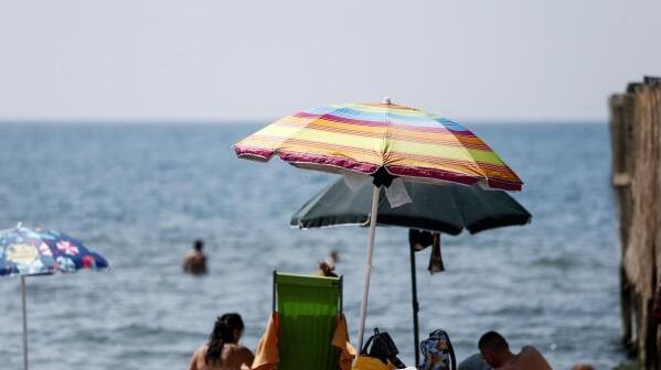 Spain heats up under 1st heatwave of the year as Southern Europe swelters