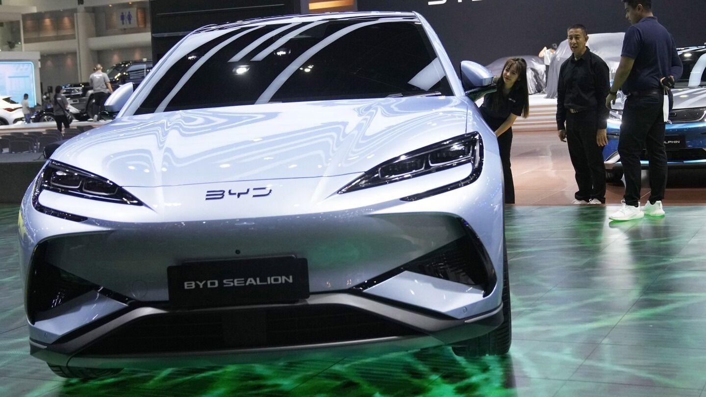 Canadian Economist Criticizes Canada’s Latest Tariff Against Chinese EVs