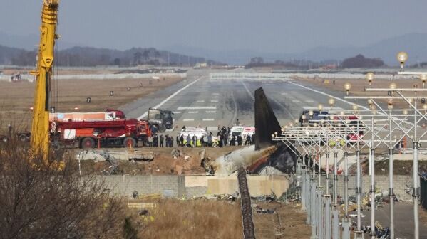 South Korea Air Crash Investigators Extract Black Box Data as Grieving Families Mourn the Victims