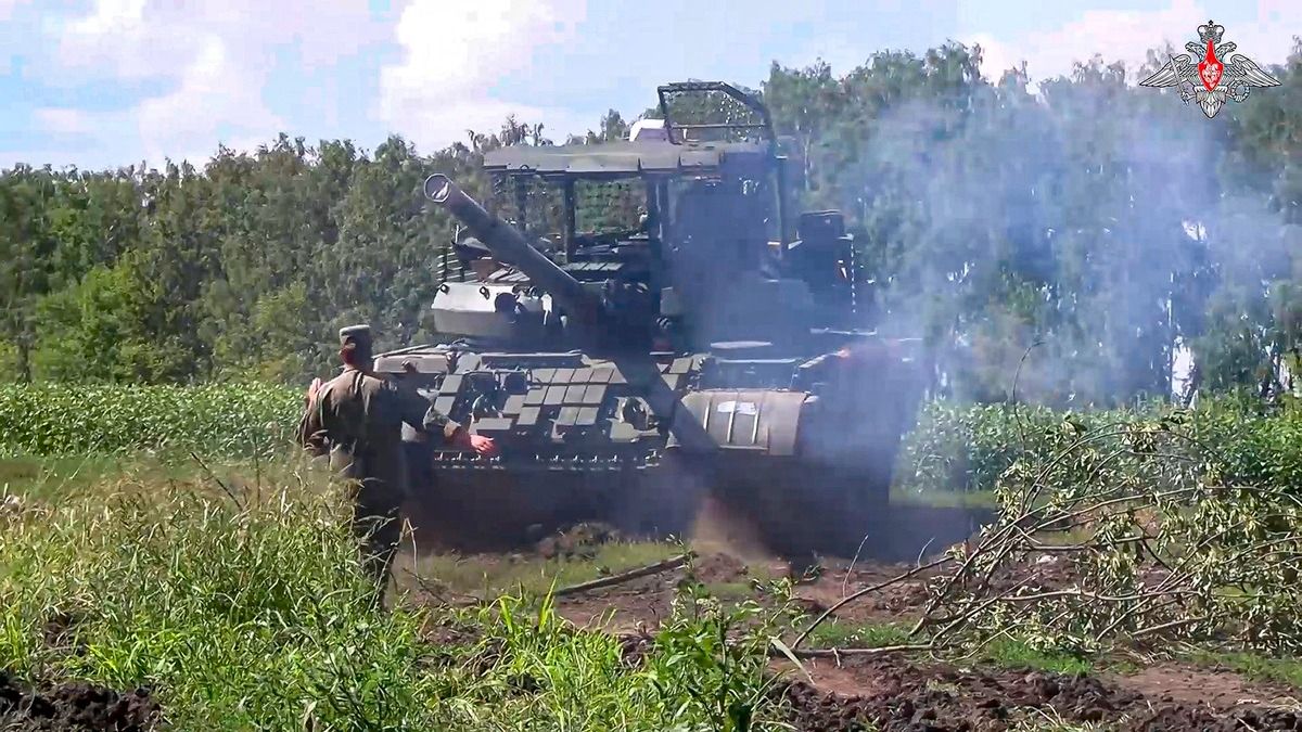 Ukrainian Officials Urge Civilians to Evacuate Eastern City of Pokrovsk as Russian Troops Close in