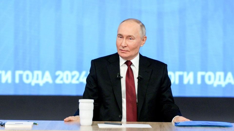 Putin Calls for Alternatives To Porn Sites, Emphasises Need For More Engaging Content