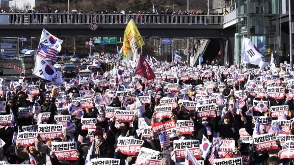 Huge Crowd Outside Impeached South Korea President Yoon Suk Yeol Yoon’s House, Arrest Likely