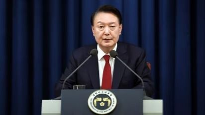 S Korean Investigators Halt Arrest of Impeached President Due to Resistance