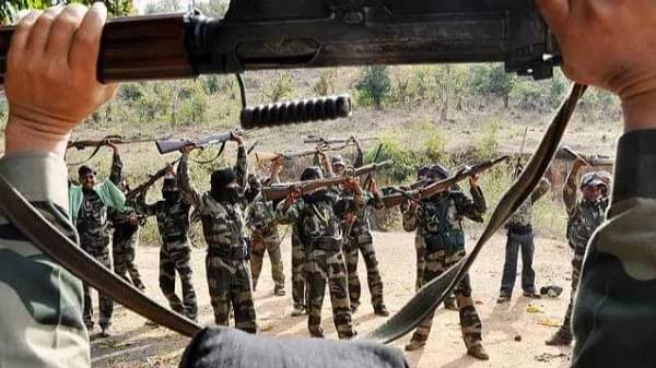 11 नक्षलवादी नारायणपूर, छत्तीसगडमध्ये आत्मसमर्पण केले 11 नक्षलवादी नारायणपूर, छत्तीसगडमध्ये आत्मसमर्पण केले
