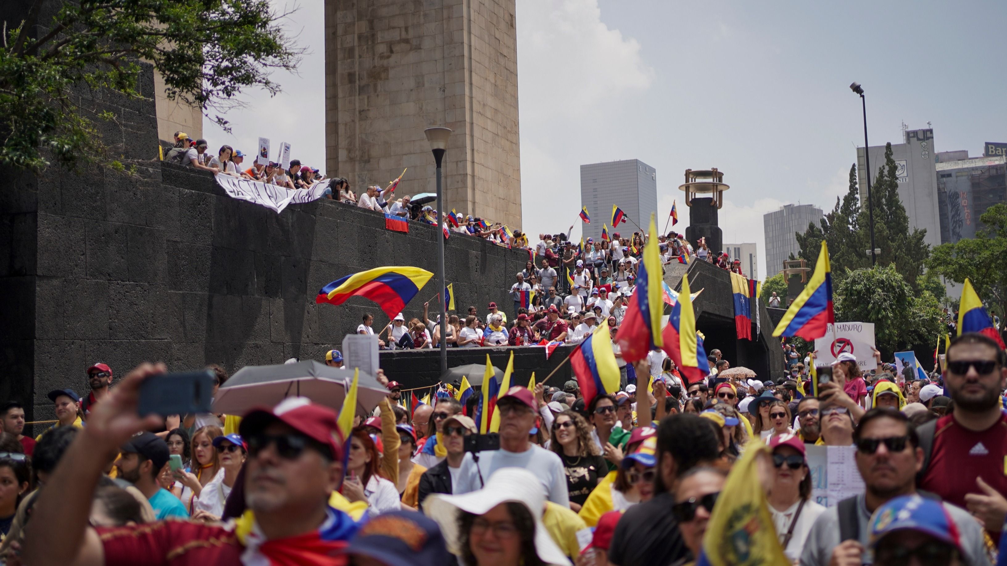 Venezuelans in Caracas and Across the World DemonstrateDefend Opposition’s Victory Claim