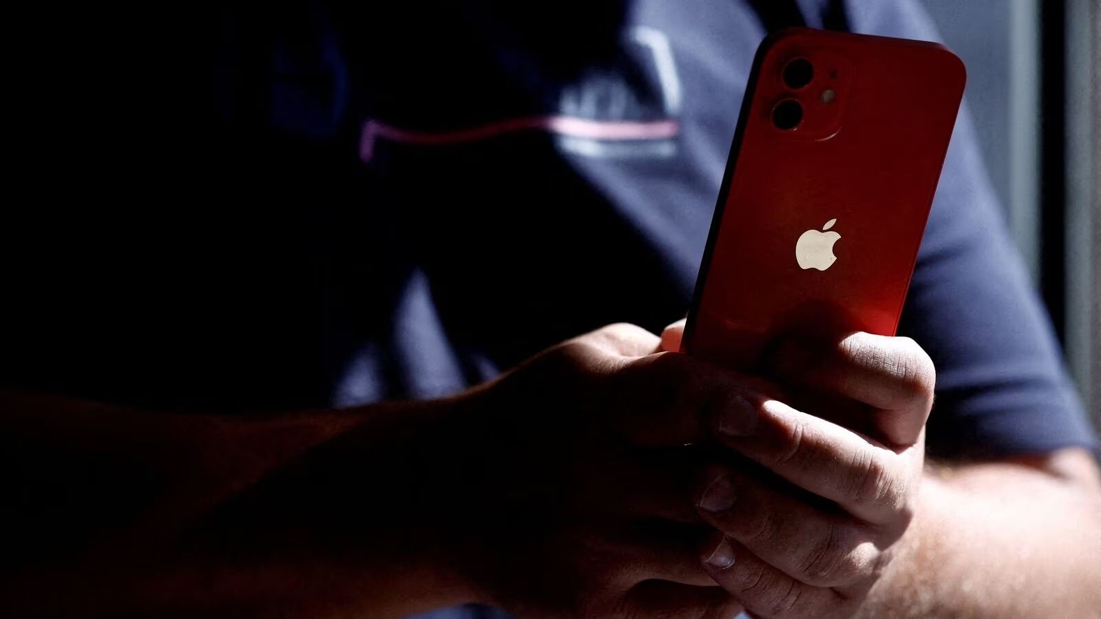 UK: Cheating Husband Sues Apple After Wife Discovers ‘Deleted’ Messages Sent to Sex Workers