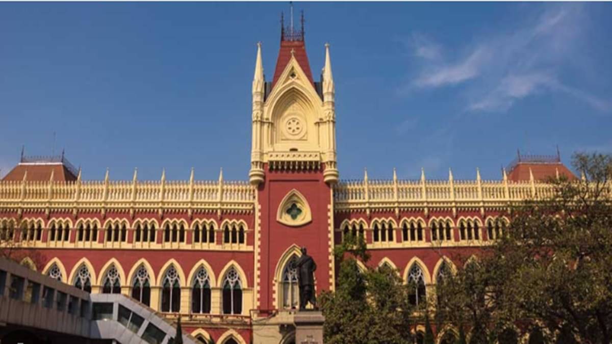 बंगालमधील वक्फ कायद्याविरूद्ध हिंसाचाराच्या दरम्यान कलकत्ता हायकोर्टाचा आदेश, मुर्शिदाबादमध्ये केंद्रीय सैन्याने तैनात करणे