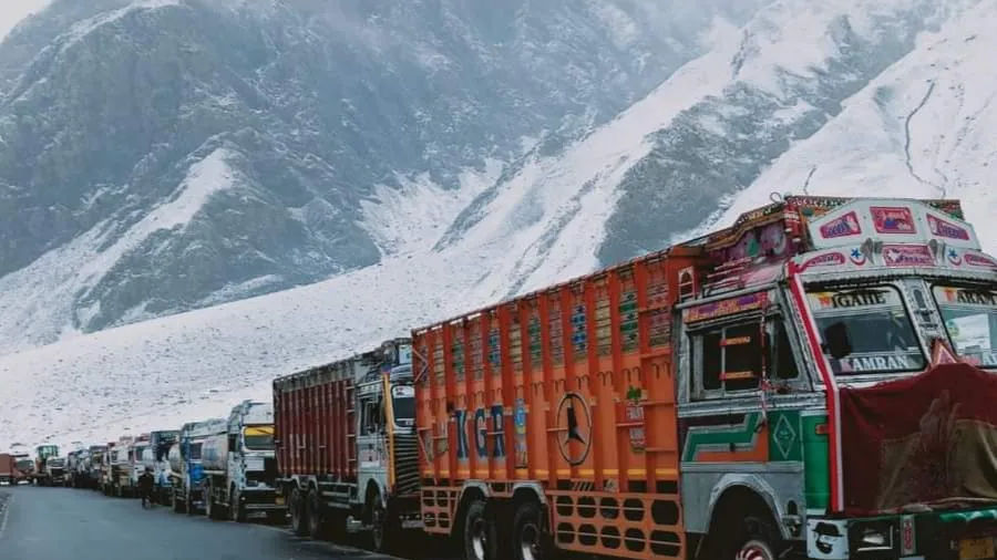 Jammu Srinagar Highway Reopens After Day Long Closure Due To Snowfall