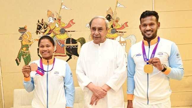 Odisha CM Naveen Patnaik Felicitates Hockey Players For Their