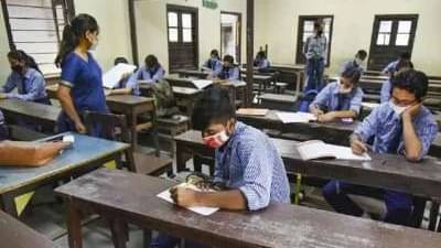 झारखंड बोर्डाच्या परीक्षेच्या पेपर गळती प्रकरणात पोलिसांनी 10 लोकांना अटक केली झारखंड बोर्डाच्या परीक्षेच्या पेपर गळती प्रकरणात पोलिसांनी 10 लोकांना अटक केली