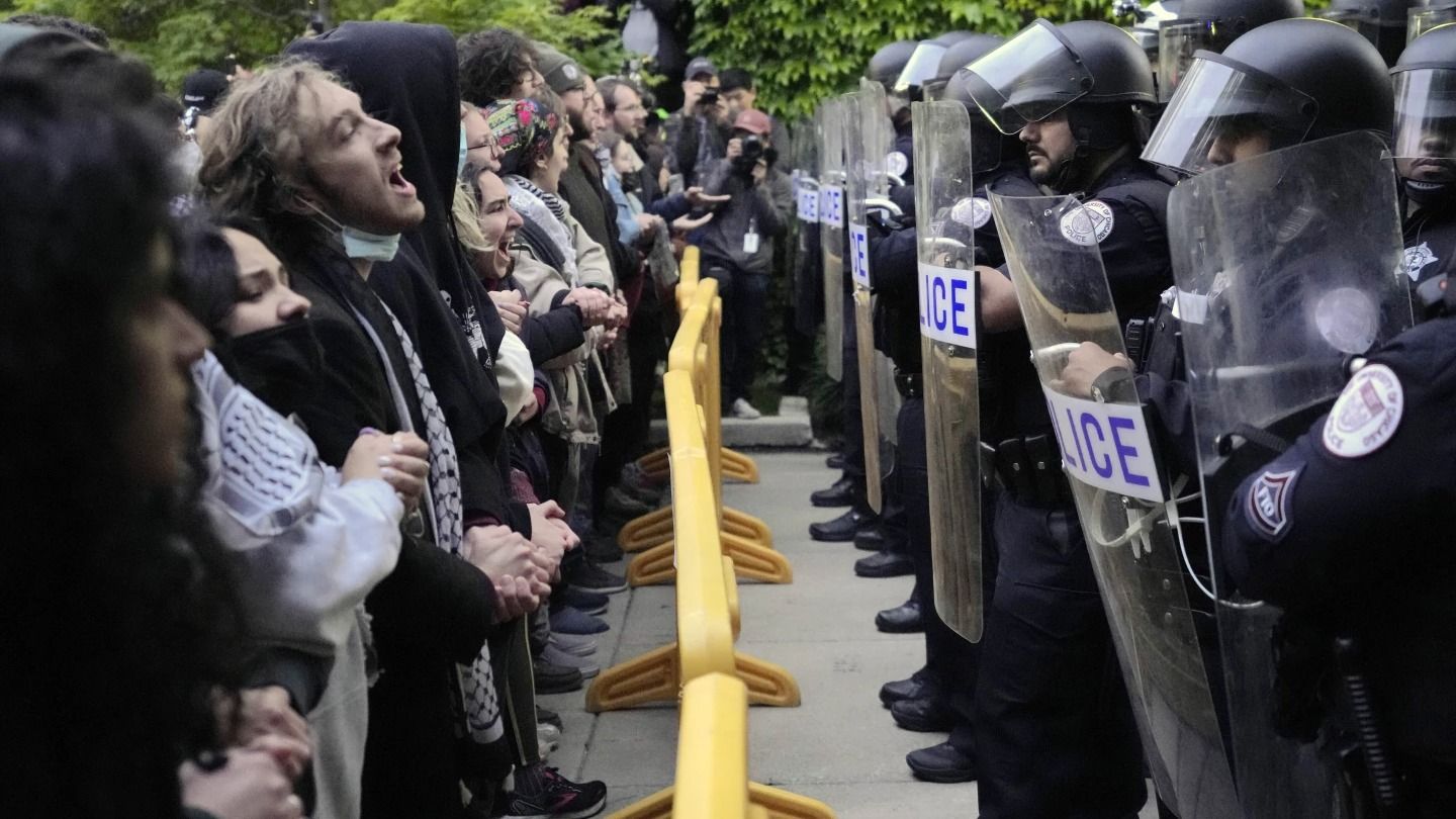 Disruptions At University Of Chicago Graduation As School Withholds 4 Diplomas Over Protests