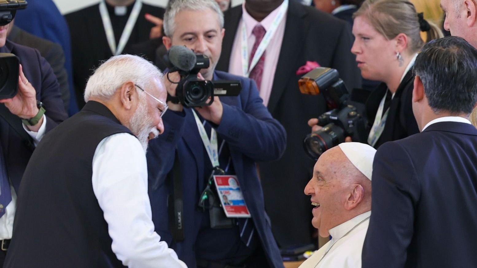 PM Modi Meets Pope Francis at G7 Session, Invites Him to Visit India