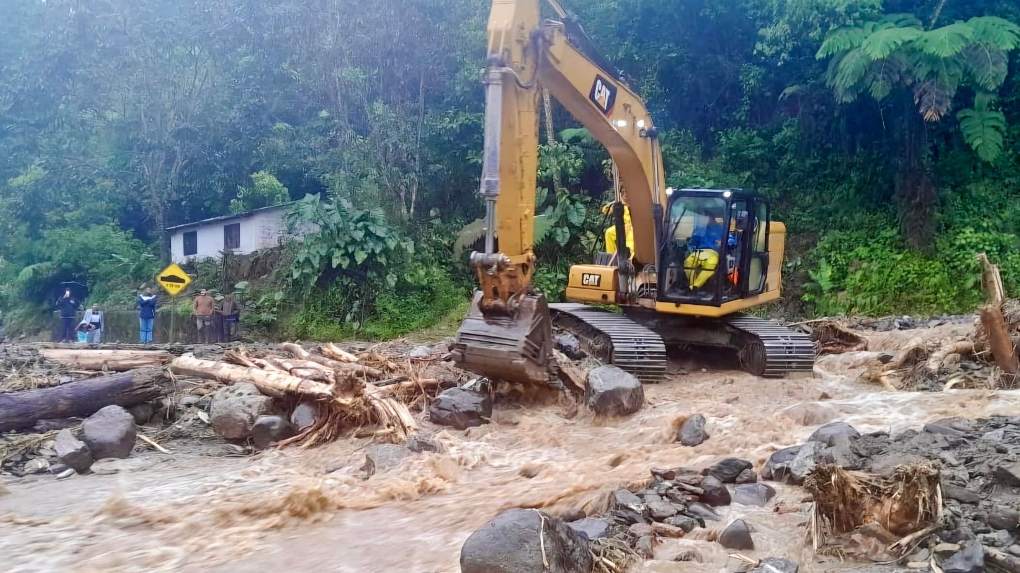 6 Killed, 30 Missing as Landslide Hits Ecuador