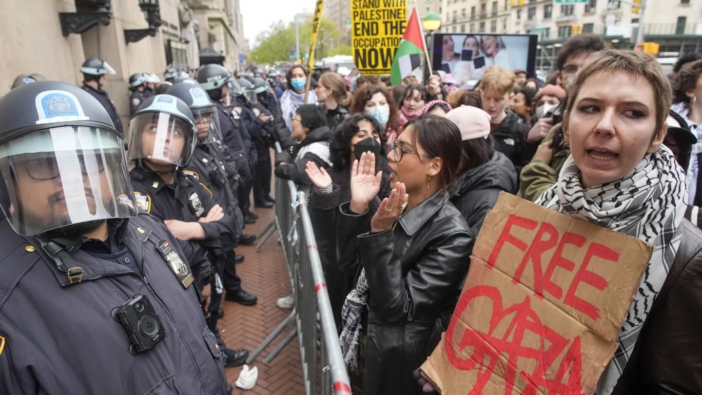 Pro-Palestinian Protesters Clash with Police Near Chicago’s Israeli Consulate on Second Night of DNC