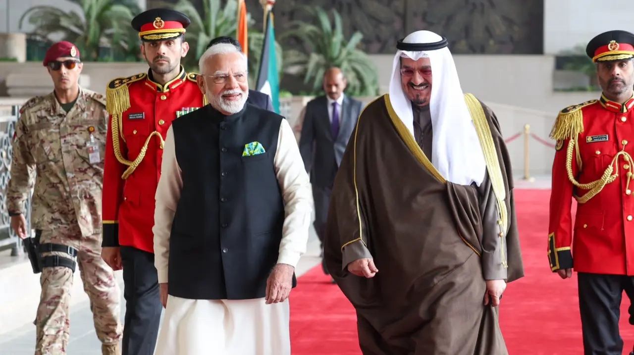 PM Modi Accorded Guard of Honour at Kuwait Emir's Bayan Palace, to Meet Crown Prince Today